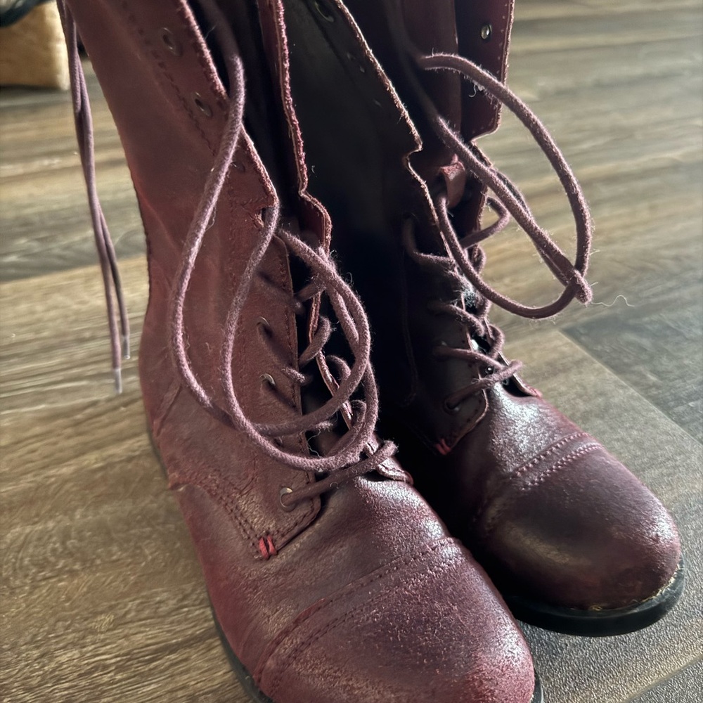 Women's Burgundy Lace-Up Boots